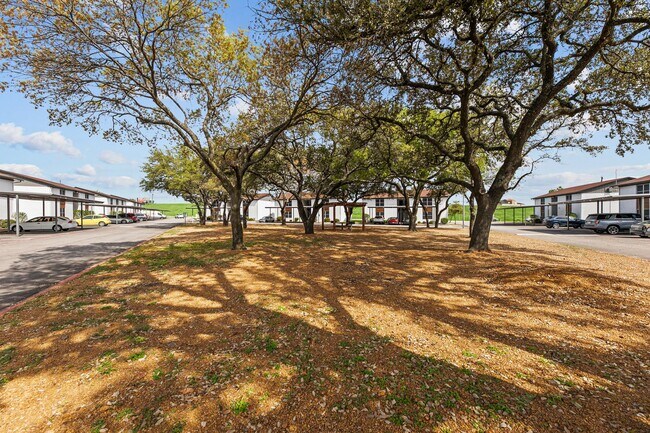 Building Photo - Your Charming 2/1 Apartment in Waxahachie Awaits - Perfect for a Small Family or Remote Worker! A...