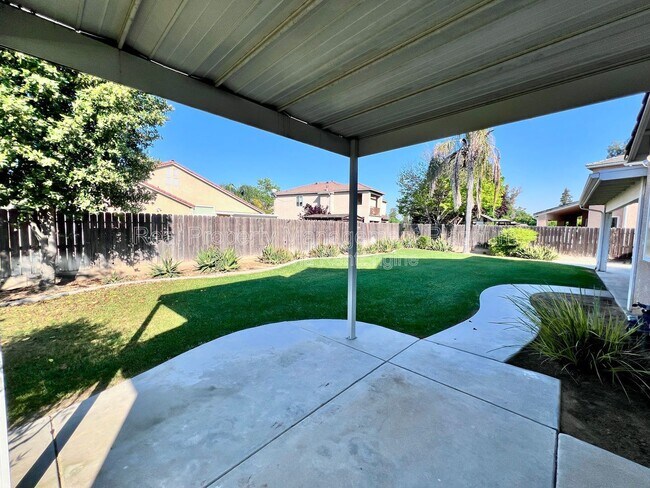 Building Photo - 5705 E Erin Ave