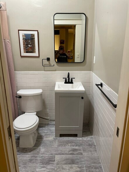 Bathroom - 1457 Park Rd NW