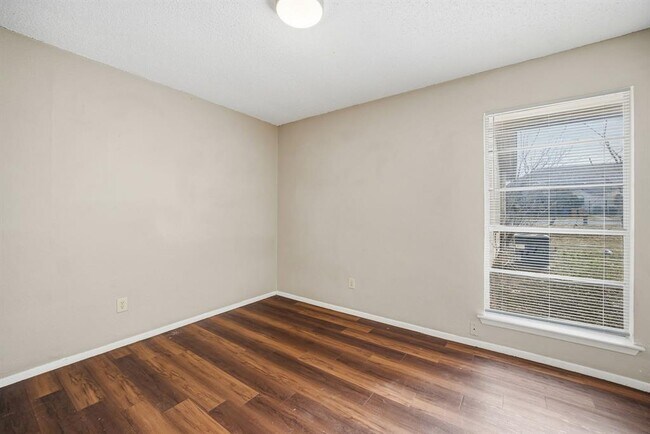 Building Photo - 5202 Nuckols Crossing Rd