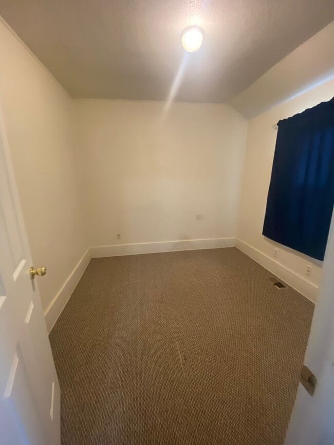 Building Photo - 2 BED | 1 BATH | SINGLE-LEVEL HOME | NORTH