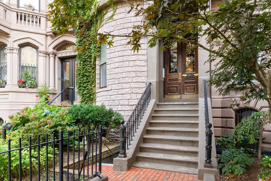 Building Photo - 167 Beacon St