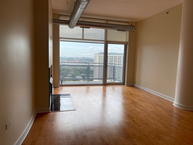 Building Photo - 1305 S Michigan Ave