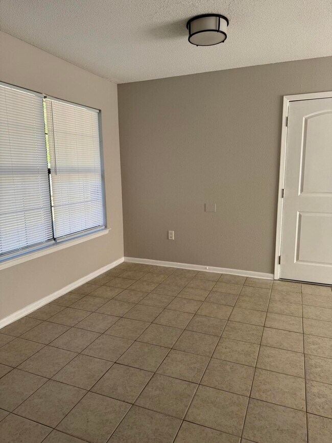 Building Photo - 298 Cross Dr