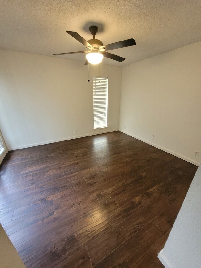 Building Photo - 1 bed 1 bath unit at Sagewood Condominums