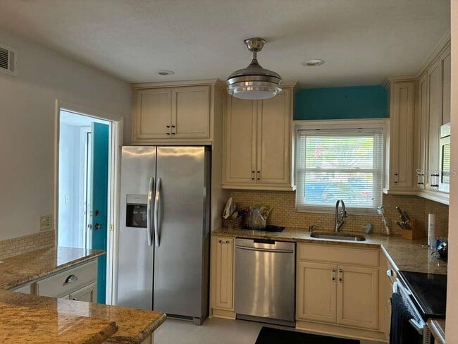 Building Photo - 2384 Tahitian Ln