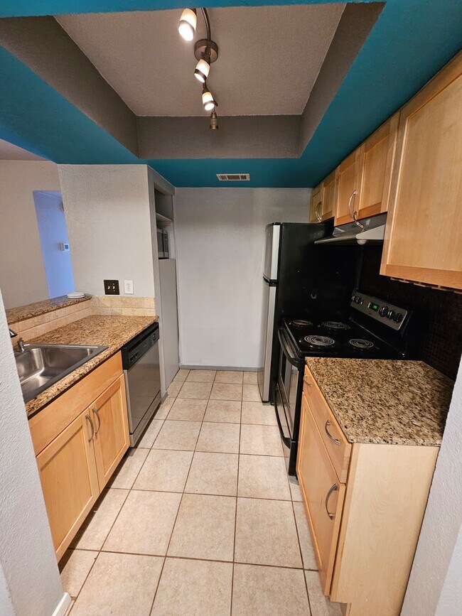 Building Photo - 3627 Menchaca Rd