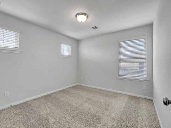 Building Photo - 6919 Ventura Dr