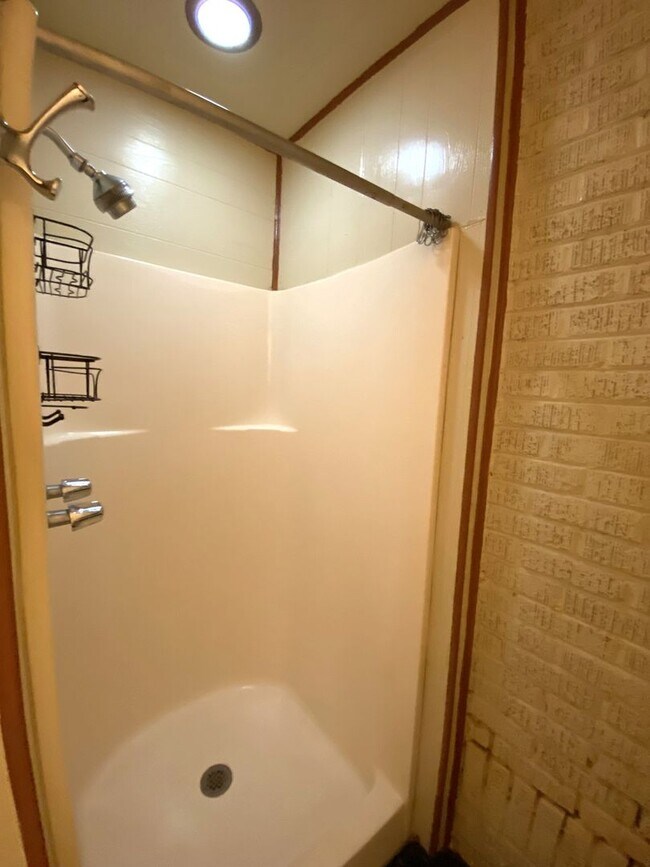 Building Photo - 3 BED 1.5 BATH NEAR OU MEDICAL CENTER