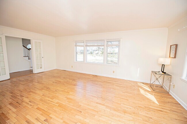 Building Photo - 1448 E Walnut St