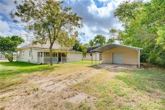 Building Photo - 1319 Davis St