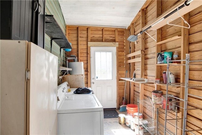 Building Photo - 112 Espejo St