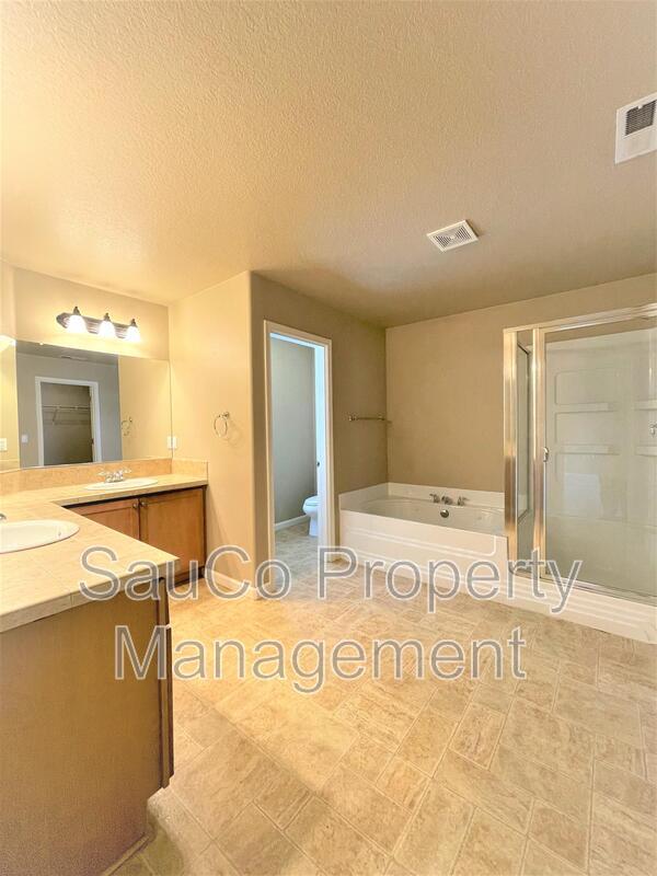 Building Photo - 3762 SE Oakleaf St