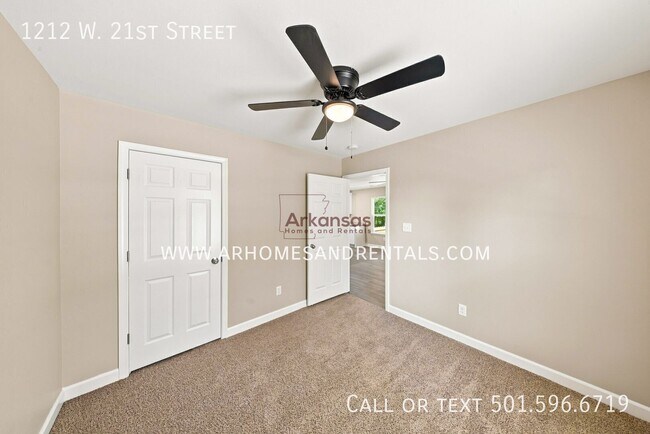 Building Photo - 1212 W 21st St