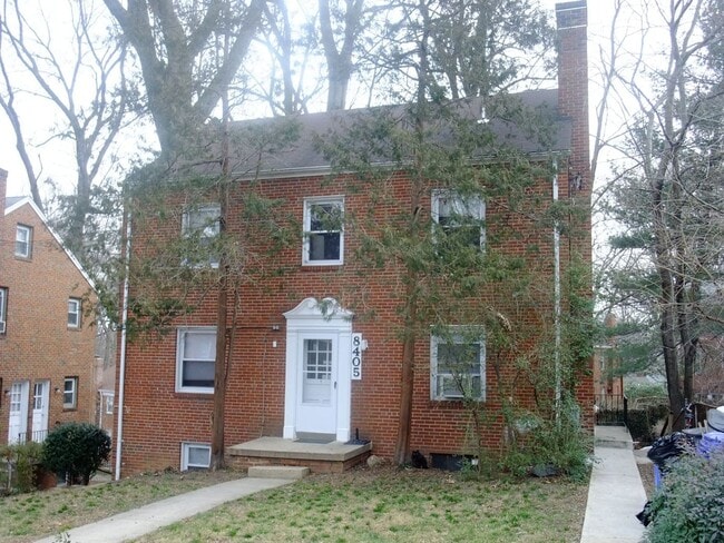 Building Photo - 8405 Greenwood Ave
