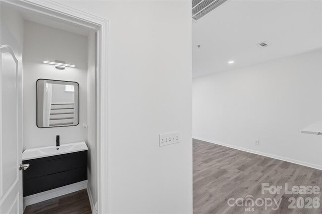 Building Photo - 6621 Tor Dr