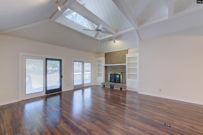 Building Photo - 9 Fairway Ln