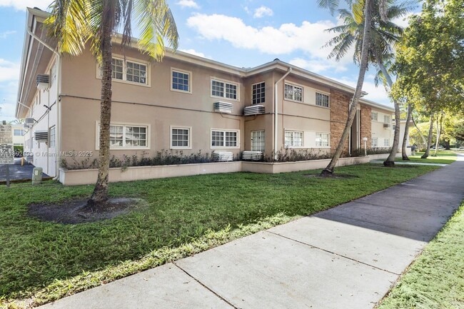 Building Photo - 6511 Santona St