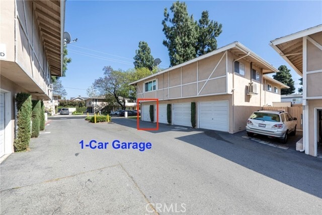 Building Photo - 410 N Clark St