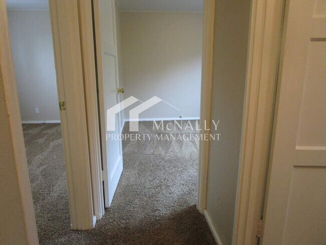 Building Photo - 2 Bedroom 1 Bathroom Townhome in Downtown Gig Harbor