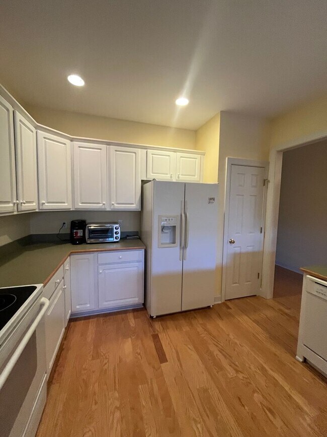 Building Photo - 1005 E Shearwater Ln