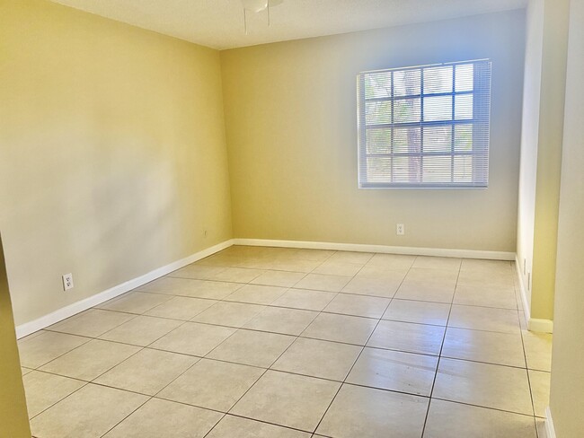 Building Photo - 4325 Oak Terrace Dr