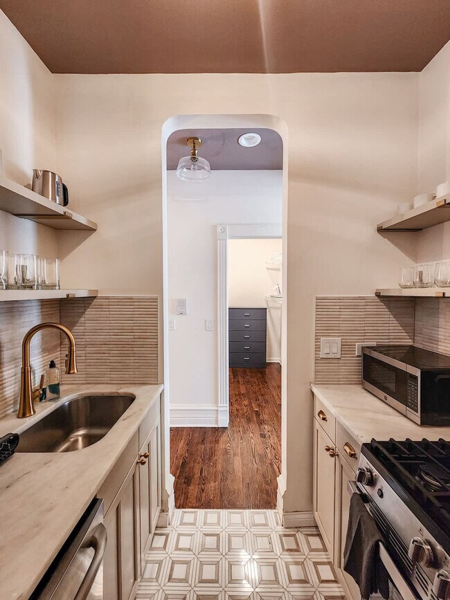 Building Photo - 68 E Cedar St