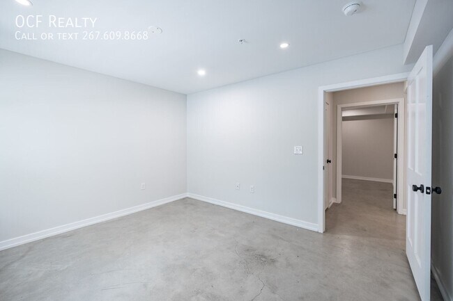 Building Photo - 1331 N Randolph St