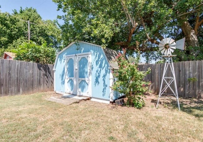 Building Photo - 4325 SE 12th St