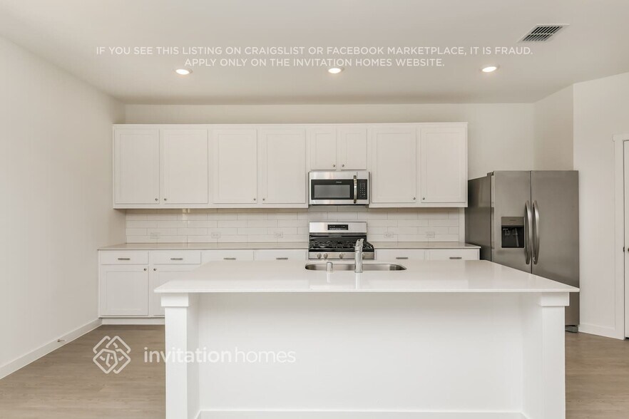Building Photo - 325 Sedalia Trl