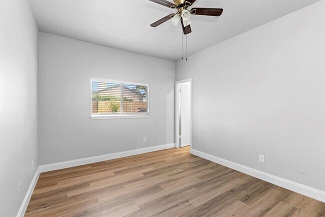 Building Photo - 1207 York Castle Dr