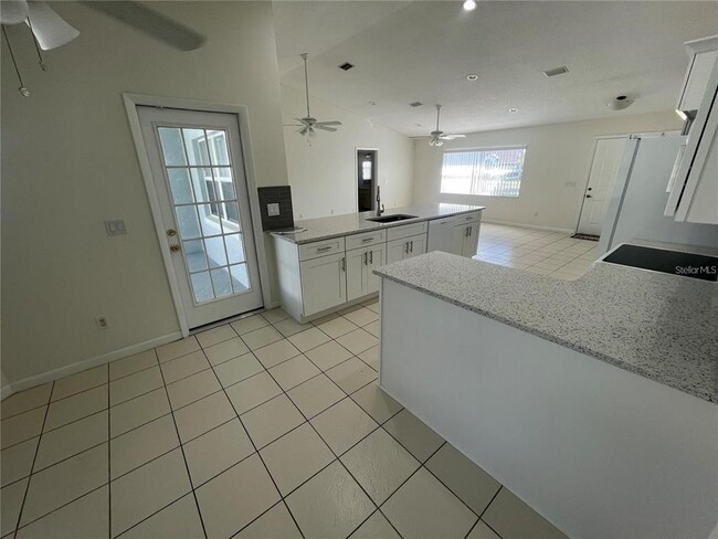 Building Photo - 9 Birchwood Pl