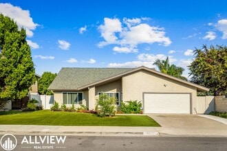 Building Photo - Welcome to this stunning 5-bedroom, 4-bathroom home located in the desirable Huntington Beach nei...