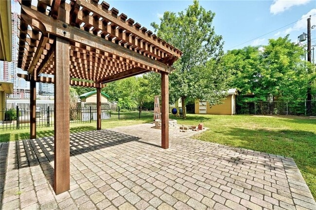 Building Photo - 1102 Clermont Ave