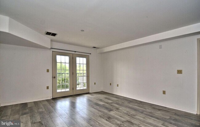 Building Photo - 3940 Ashland Dr