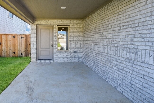 Building Photo - 1542 San Sebastien Dr