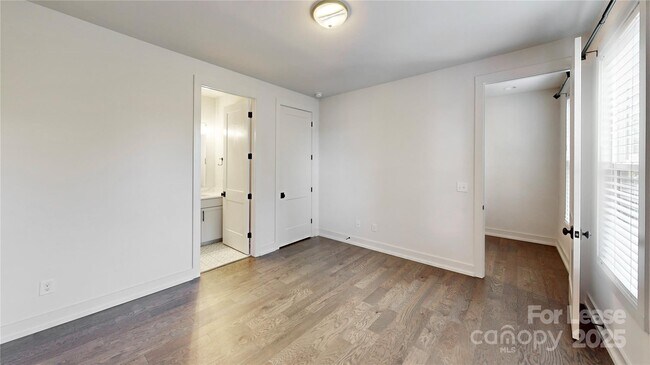 Building Photo - 4019 Plaza Row Ct