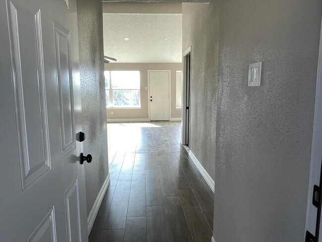 Building Photo - 16910 Quail Glen Dr