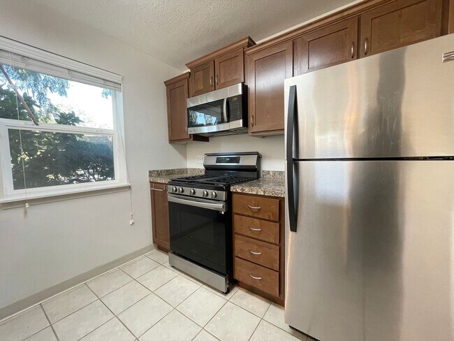 Building Photo - Fantastic Main Level Condo w/Garage, Patio...