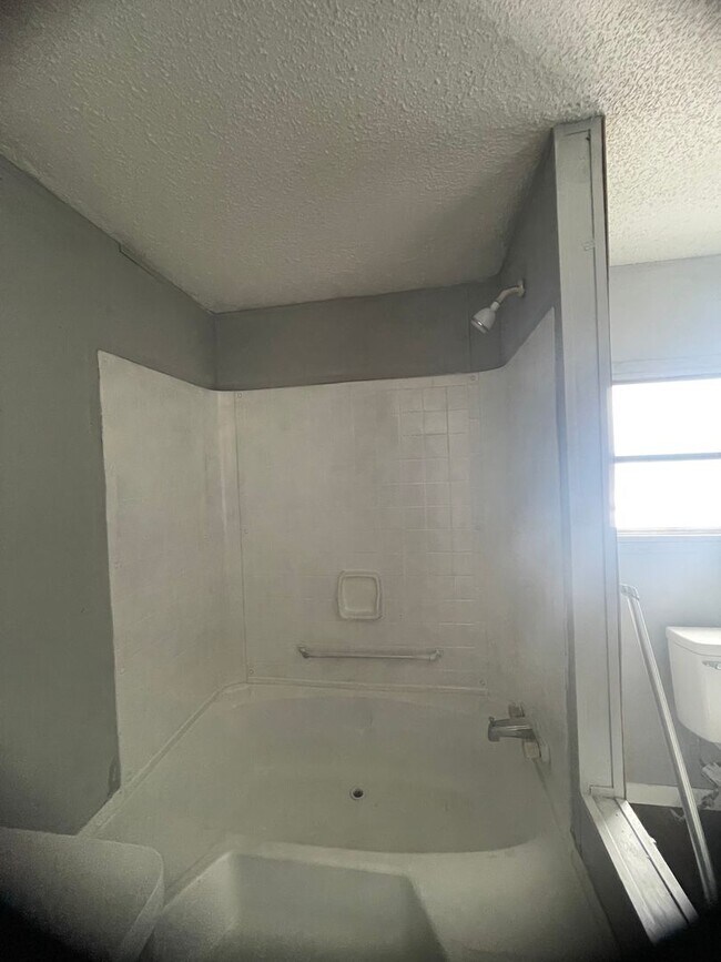 Building Photo - Country living with spacious front and backyard - 3 beds/ 2bath available now