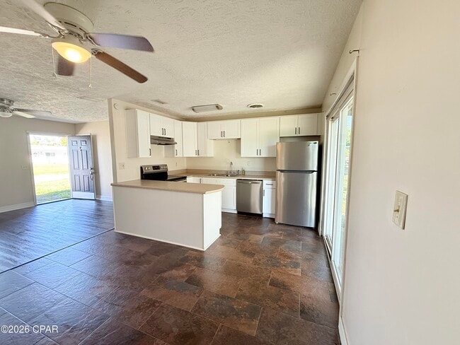 Building Photo - 808 Forestdale Ave