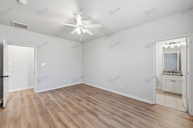 Building Photo - 5504 Wellesley Ave