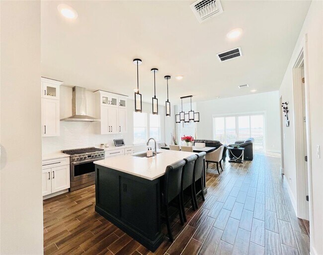 Building Photo - 8504 Pine Muhly Dr