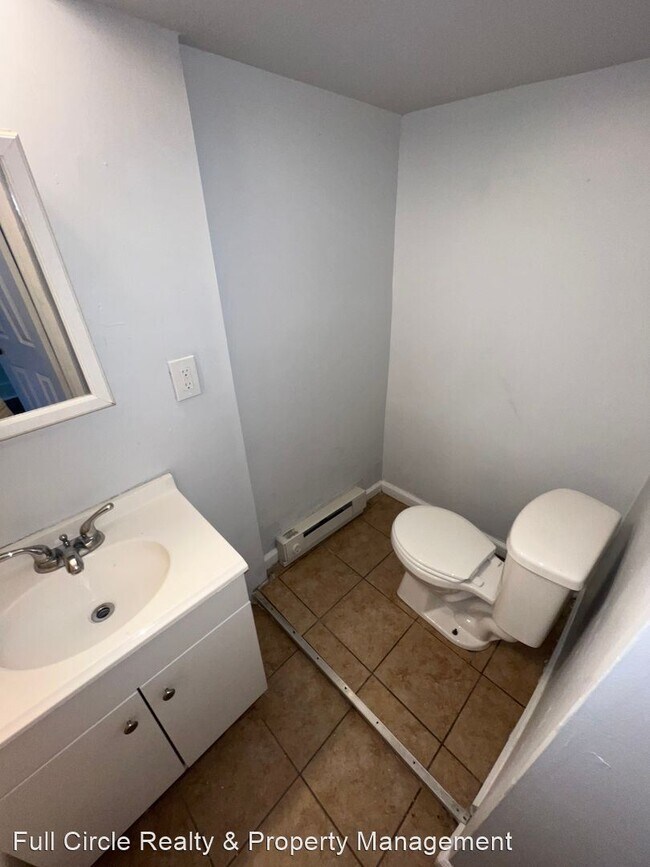 Building Photo - 2 br, 1 bath House - 152 Chestnut Street E...