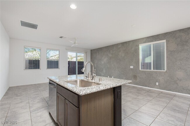 Building Photo - 5319 Wally St