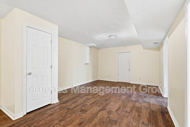 Building Photo - 1690 River Bend Rd