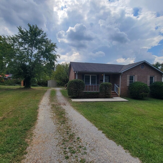 Building Photo - 3/2 Brick Home in Cookeville City Limits