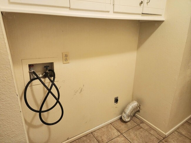 Building Photo - 1209 Libra Dr