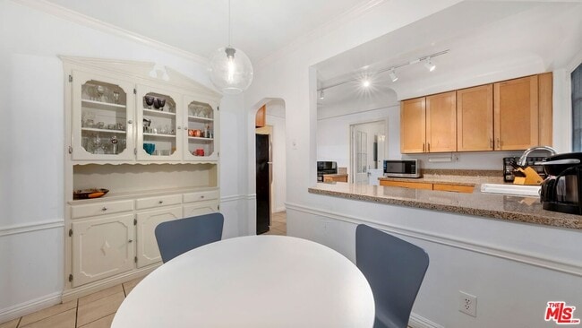 Building Photo - 434 N Genesee Ave