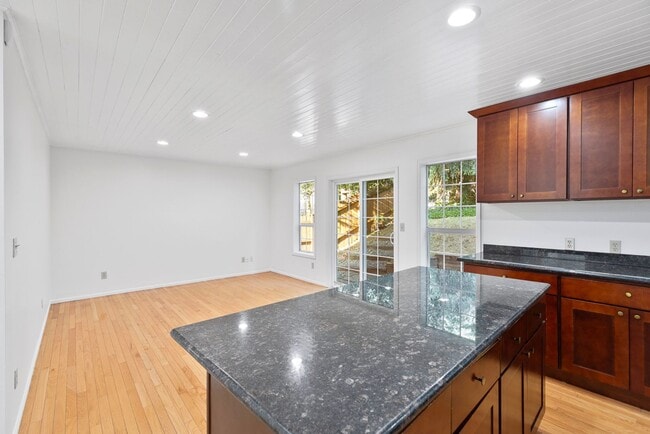 Building Photo - Beautiful 3-bedroom, 3-bath home on corner lot!